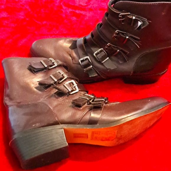 Deep purple boots - Picture 2 of 5